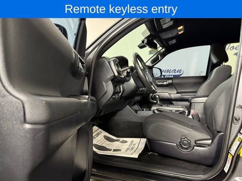 Used 2019 Toyota Tacoma TRD Sport image 12