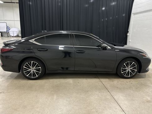 Certified 2023 Lexus ES 350 w/ Premium Package image 11