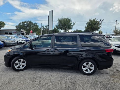 Used 2015 Toyota Sienna LE FWD image 4