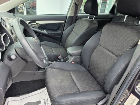 Used 2009 Pontiac Vibe w/ Preferred Package FWD image 10