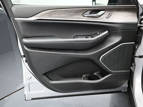 New 2026 Jeep Grand Cherokee Limited AWD/4WD image 17