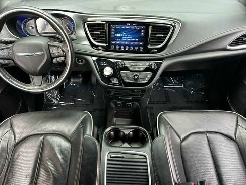 Used 2019 Chrysler Pacifica Limited w/ Advanced Safetytec Group FWD image 15