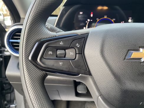 Used 2025 Chevrolet Trax LT w/ LPO, Blackout Package image 19