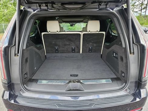 Certified 2025 Cadillac Escalade ESV Sport AWD/4WD image 18