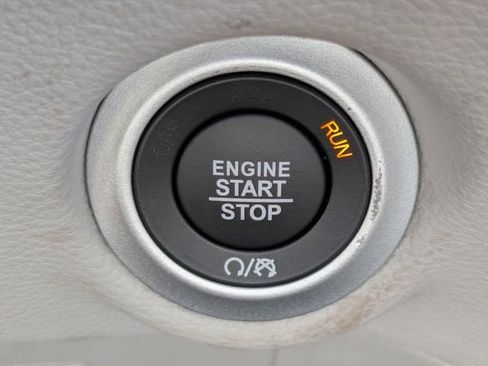 Used 2024 Chrysler Pacifica Limited image 28