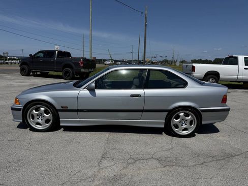 Used 1995 BMW M3 Coupe RWD image 2