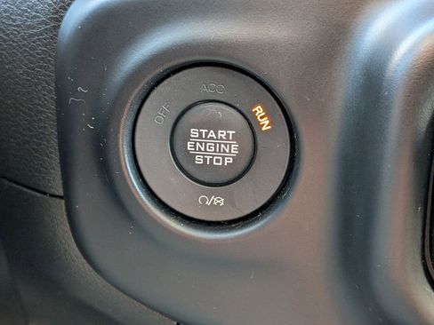 Used 2022 Jeep Wrangler Unlimited Sahara image 22