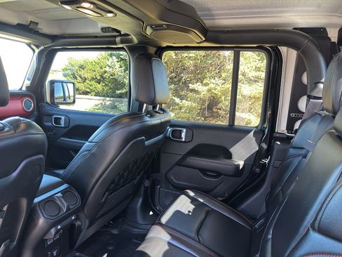 Used 2020 Jeep Gladiator Rubicon w/ Dual Top Group AWD/4WD image 11