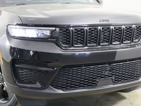 Used 2022 Jeep Grand Cherokee Altitude image 39