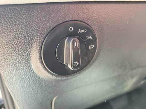 Used 2024 Volkswagen Taos SE FWD image 19