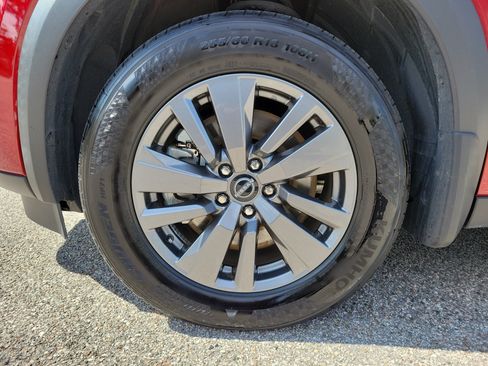 Certified 2025 Nissan Pathfinder SV FWD image 9