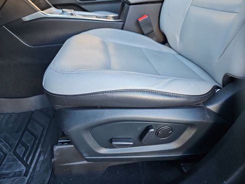 Used 2021 Ford Explorer XLT w/ Equipment Group 202A RWD image 17