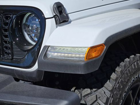 New 2025 Jeep Gladiator Sport AWD/4WD image 5