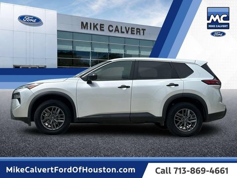 Used 2024 Nissan Rogue S FWD image 2
