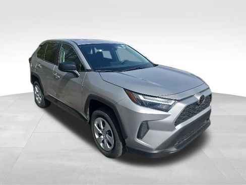 Used 2024 Toyota RAV4 LE AWD/4WD image 8