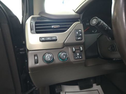 Used 2017 GMC Yukon Denali w/ Open Road Package AWD/4WD image 19