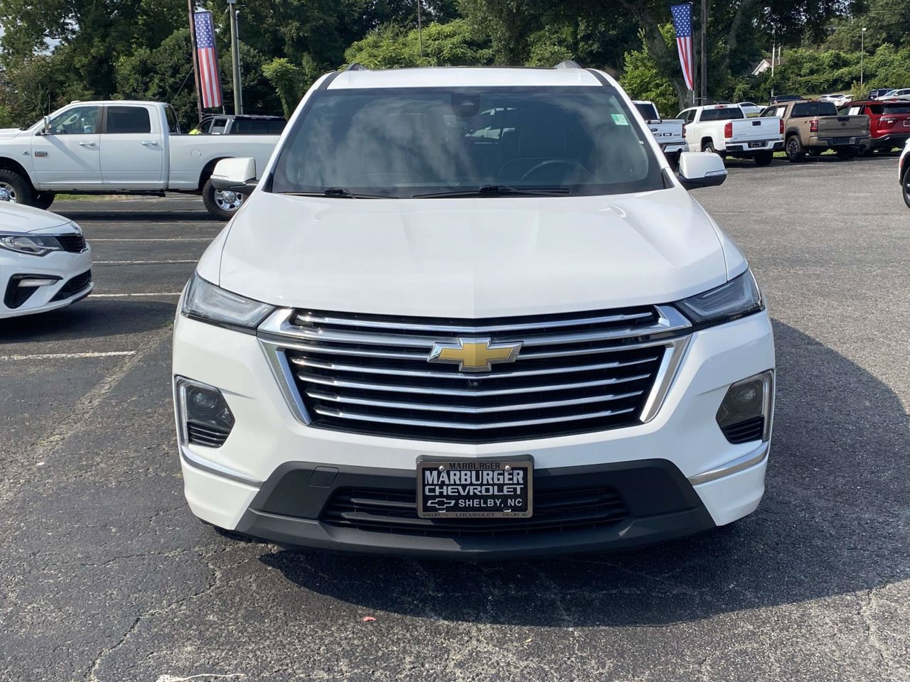 Used 2023 Chevrolet Traverse Premier AWD/4WD image 2