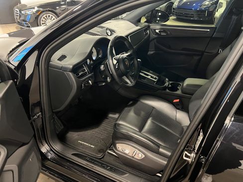 Used 2024 Porsche Macan GTS image 10