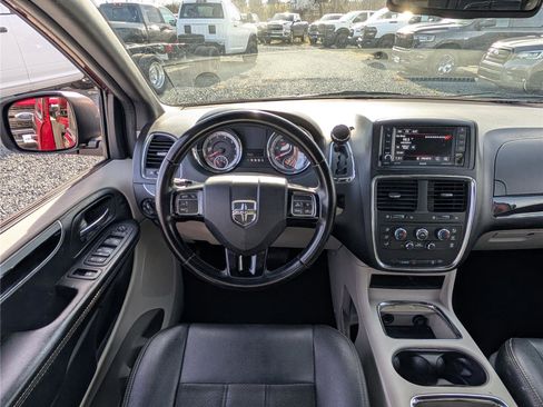 Used 2019 Dodge Grand Caravan SXT image 16
