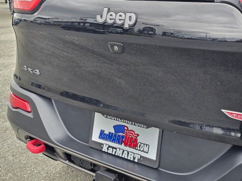 Used 2017 Jeep Cherokee Trailhawk w/ Trailer Tow Group AWD/4WD image 14