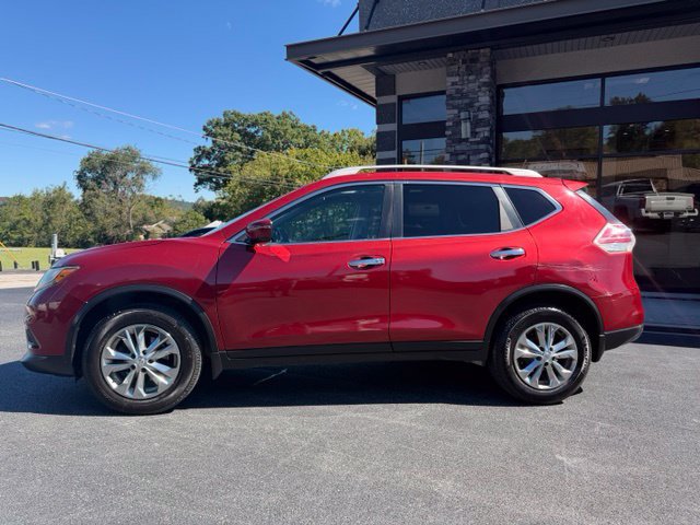 Used 2016 Nissan Rogue SV w/ SV Moonroof Package AWD/4WD image 15