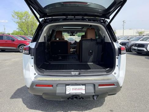 New 2026 Nissan Pathfinder Platinum AWD/4WD image 12