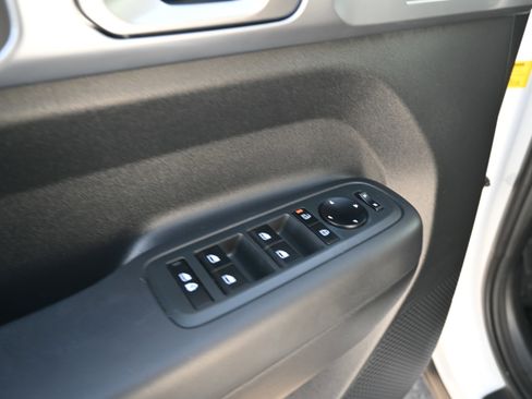 Used 2024 Hyundai Santa Fe SE image 16