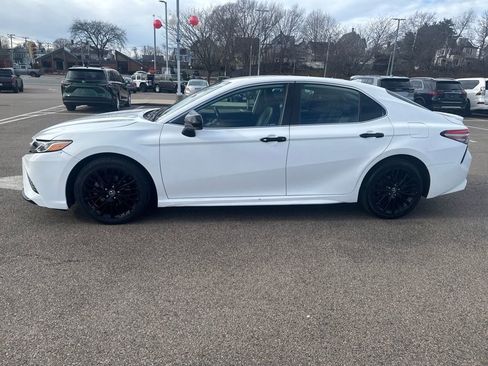 Used 2019 Toyota Camry SE image 4