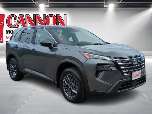 Used 2025 Nissan Rogue S AWD/4WD image 3