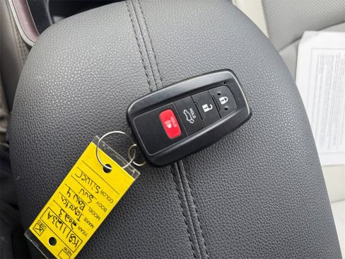 Used 2023 Toyota RAV4 Limited image 32