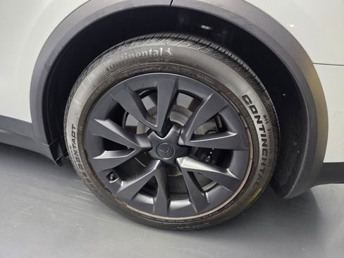 Used 2023 Tesla Model X image 17