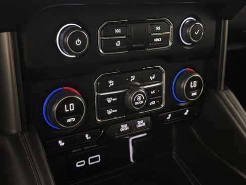 Used 2023 Chevrolet Tahoe Z71 AWD/4WD image 19