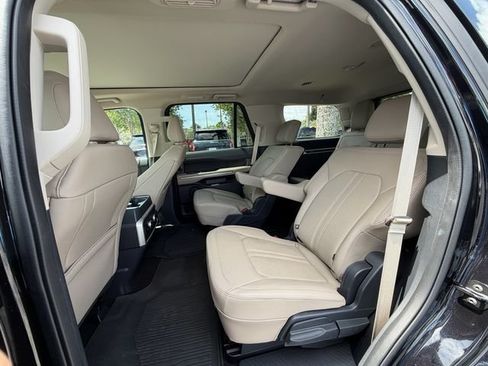 Used 2023 Ford Expedition Limited RWD image 10