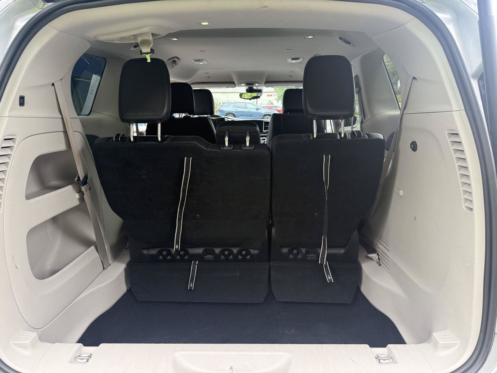 Used 2024 Chrysler Pacifica Touring-L FWD image 22