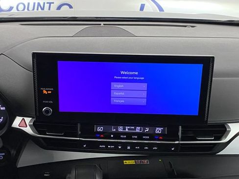 Certified 2025 Toyota Sienna XLE FWD image 17