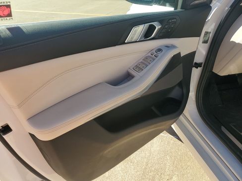 Used 2022 BMW X7 xDrive40i w/ Premium Package image 30