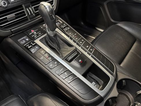 Used 2021 Porsche Macan S AWD/4WD image 18