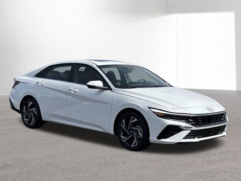 New 2026 Hyundai Elantra SE w/ Cargo Package FWD image 3