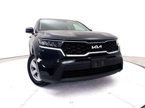 Used 2023 Kia Sorento LX FWD image 5