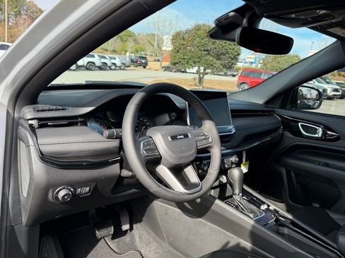New 2026 Jeep Compass Latitude image 16