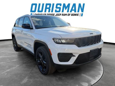 New 2025 Jeep Grand Cherokee Altitude image 1