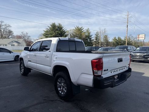 Used 2017 Toyota Tacoma SR5 w/ Exterior Package AWD/4WD image 4