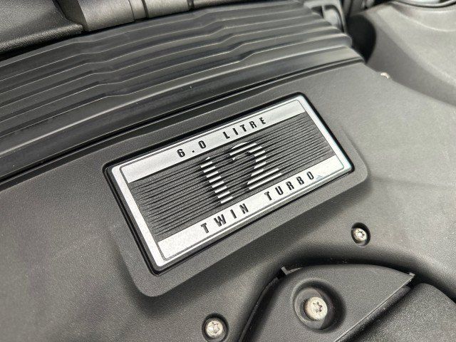 Used 2017 Bentley Bentayga AWD/4WD image 27