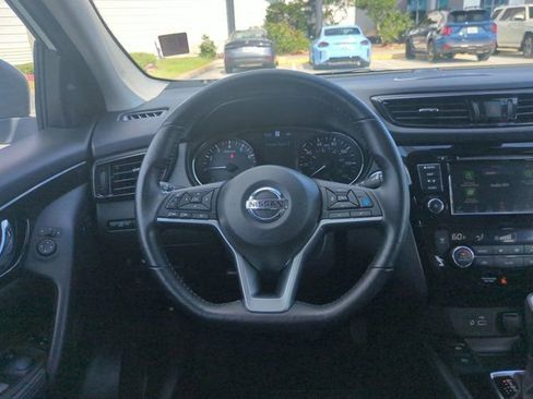 Used 2022 Nissan Rogue Sport SL w/ Premium Package FWD image 17