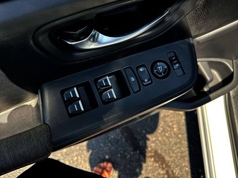 Used 2025 Honda Pilot Sport image 13