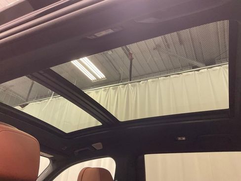 Used 2021 BMW X7 M50i image 37