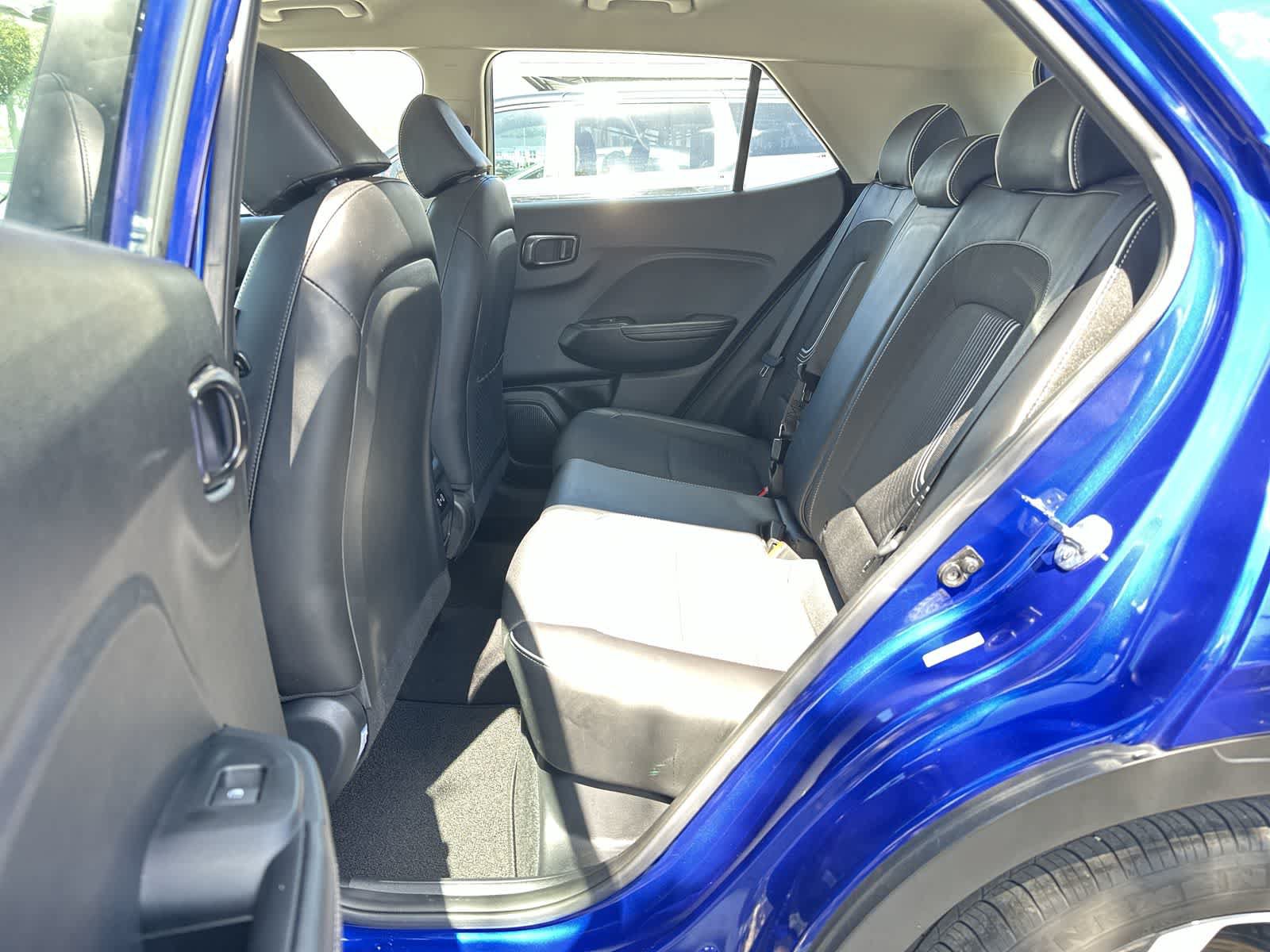 Used 2024 Hyundai Venue Limited FWD image 4