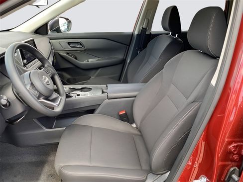 Used 2024 Nissan Rogue S image 13