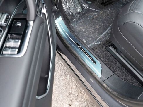 New 2025 Land Rover Range Rover SE image 16