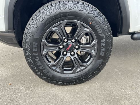 Certified 2024 GMC Canyon Elevation image 11